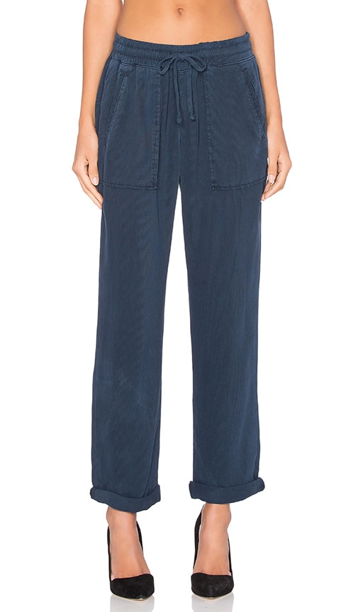 Bella Dahl Easy Welt Pocket Trouser in Navy Night REVOLVE