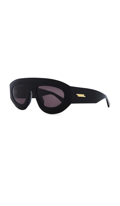 Shop Bottega Veneta Pilot Mask Sunglasses In 黑色&灰色