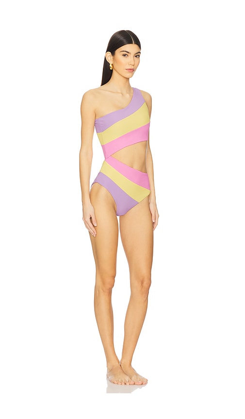 BEACH RIOT JOYCE ONE PIECE