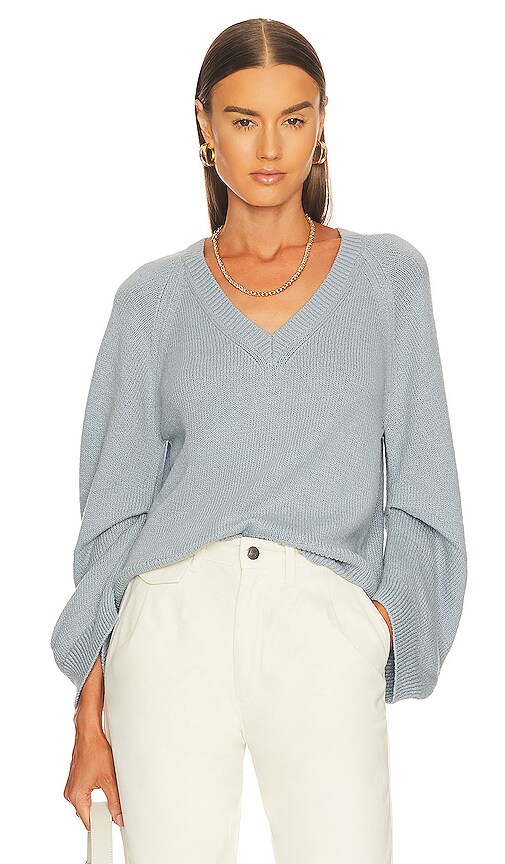 Pia V-Neck