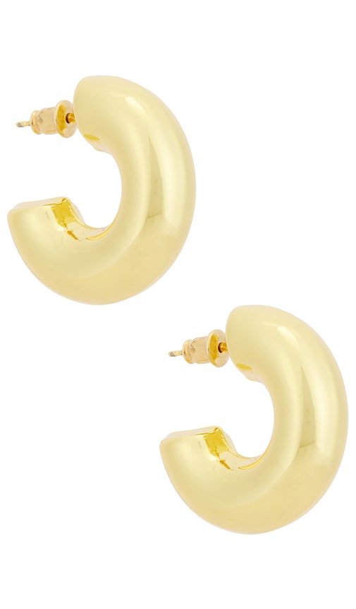 Amada Earring in Metallic Gold.