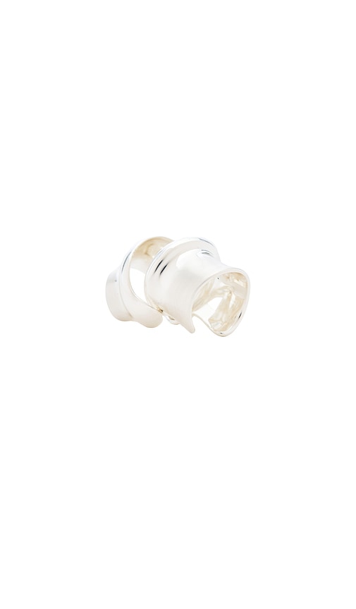 Bambu Ring in Metallic Silver.