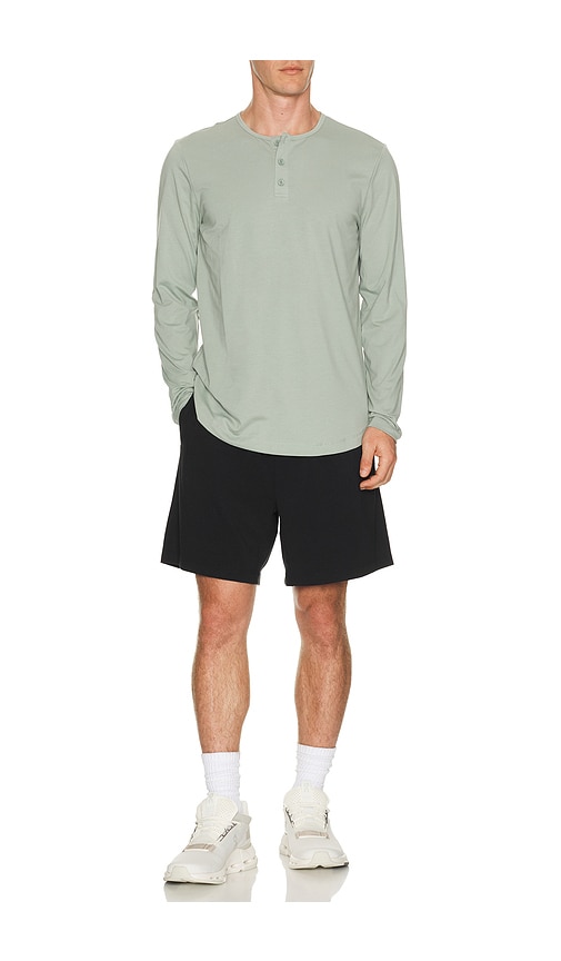 Cuts Langärmeliges Henley-shirt Curve Hem In Slate. Größe S. Also In M, L, Xxl/2x. 