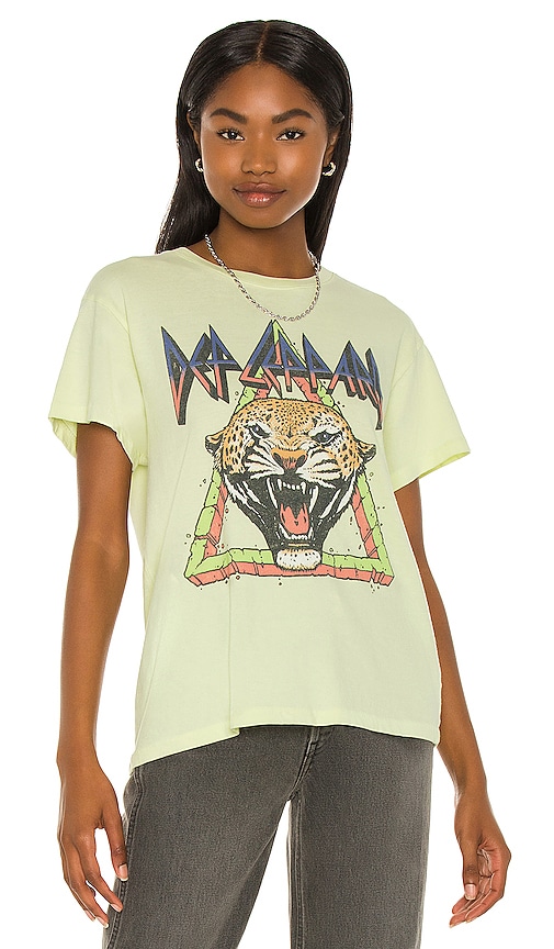 DAYDREAMER Def Leppard Rock Til You Drop Tour Tee in Tender Yellow