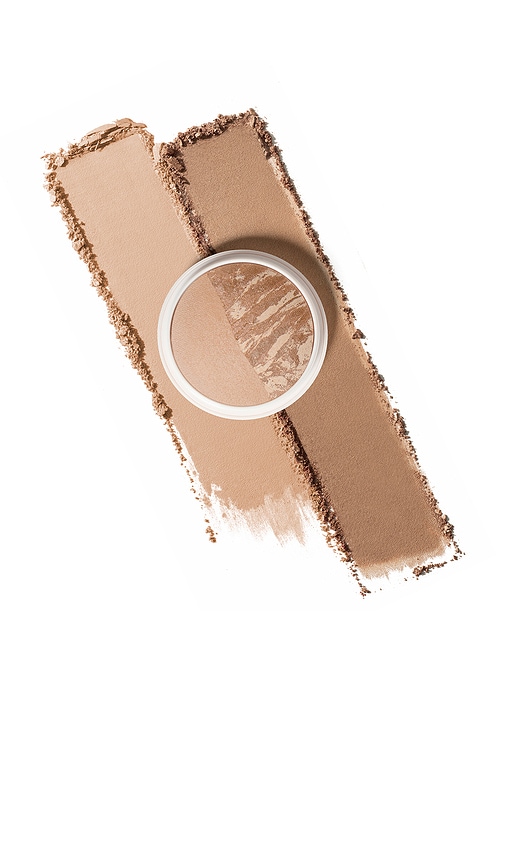 The Duet Baked Bronzer in Vanilla Latte