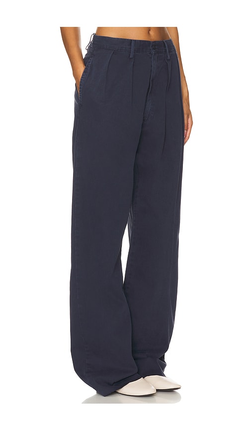 Shop Denimist Blair Double Pleated Pant In 藏青色