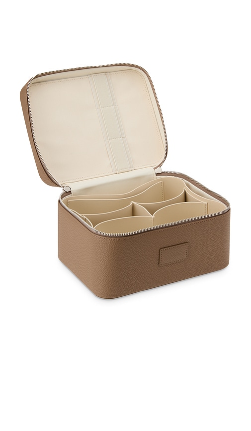  Etoile Collective X Revolve Vanity Case In Brown. 