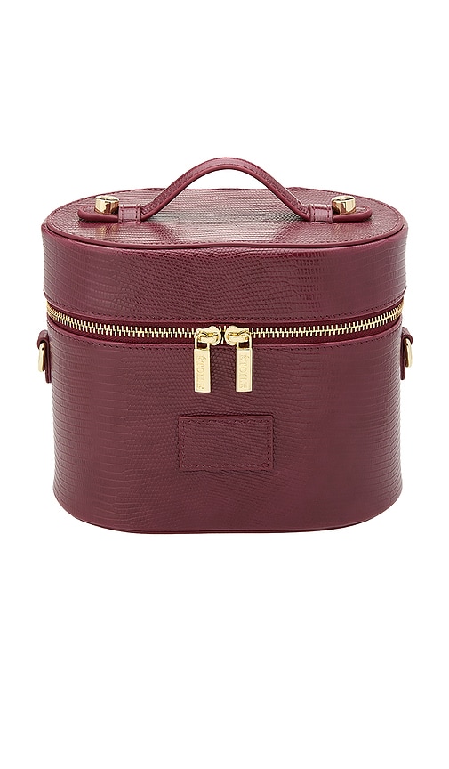 ETOILE COLLECTIVE Oval Toiletry Case en Burgundy.