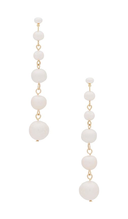 Multi Freshwater Linear Earrings in Ivory - Ettika - Modalova