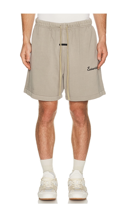 Fear of God ESSENTIALS SHORT MOLLETON TRAINING en Neutral. Taille L. Also en S, XXXL/3X.