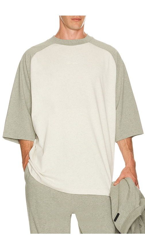 Fear of God ESSENTIALS T-SHIRT SIGNATURE en Cream Taille XXL2X Also en XS S M L XL1X XXXL3X 65 €