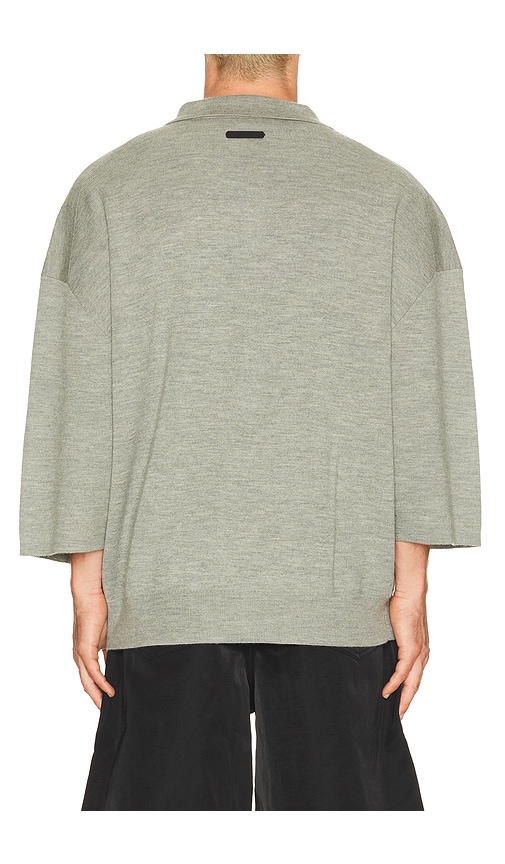  Fear Of God Essentials Signature 3/4 Sleeve 90's Knit Polo En Color Gris Talla L  (también En M, S, Xl/1x, Xs, Xxl/2x, Xxxl/3x). 