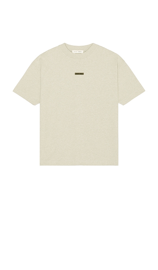 Classic Fit T-Shirt en . Taille L. Also en M, S, XL/1X, XXL/2X - Fear of God ESSENTIALS - Modalova