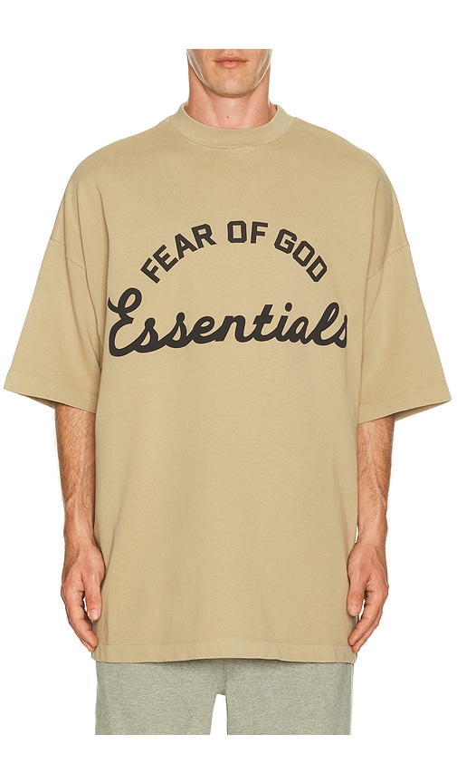 Fear of God ESSENTIALS T-SHIRT TRAINING en Neutral. Taille XXL/2X. Also en XS, S, M, L, XL/1X, XXXL/3X.