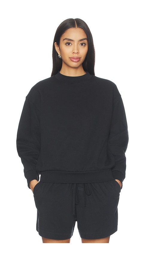 Essentials Fleece Classic Fit Crewneck In Black