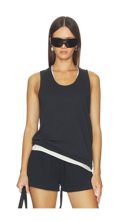 Fear of God ESSENTIALS DÉBARDEUR SIGNATURE en Black. Taille S. Also en XS, M, L, XL.