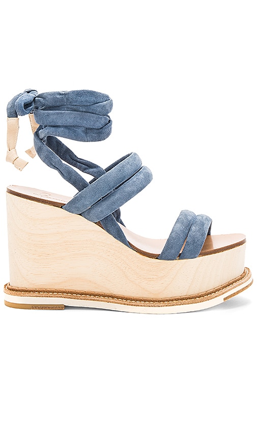 Lily Wedge