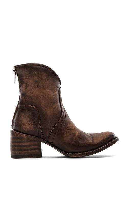 Peak Boot