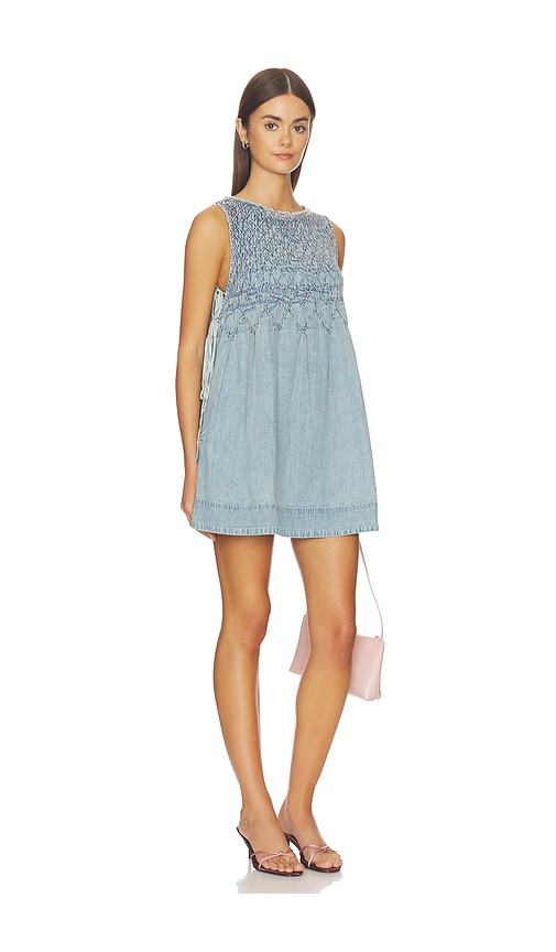 Free People ROBE MAISIE SMOCKED DENIM MINI en Denim-Light Taille S Also en L XL XS M 188 €