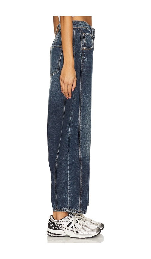  Free People Mid-rise-jeans Mit Barrel-bein Good Luck In Blue. Größe 26. Also In 24, 25, 27, 28, 29, 30, 32. 