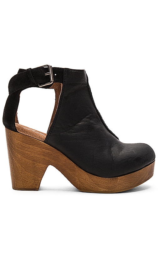 Free People Amber Orchard Clog in Black 