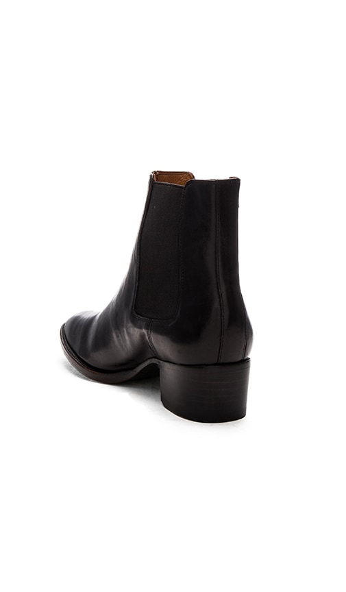 dara chelsea boot frye
