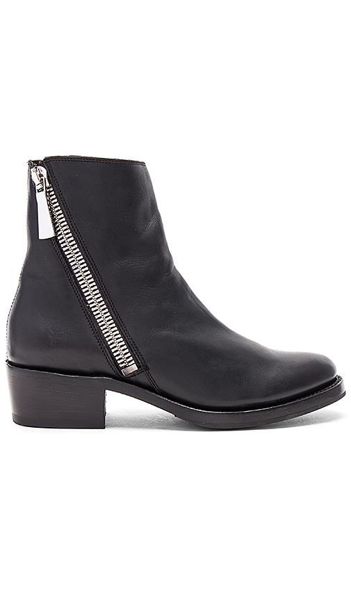 pointed toe shoe boots