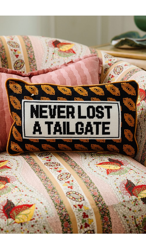  Furbish Studio Cojín De Bordado Needlepoint “never Lost A Tailgate” Never Lost A Tailgate Needlepoint Pillow En Color Burnt Orange Talla All . 