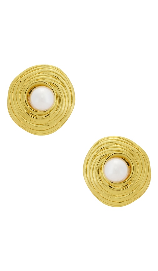 Galley Los Angeles Odette Pearl Earring in Metallic Gold.