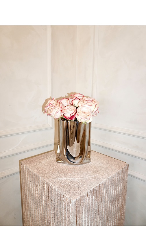  Huegah Home Vase Esmee Vase In Metallic Silver. 