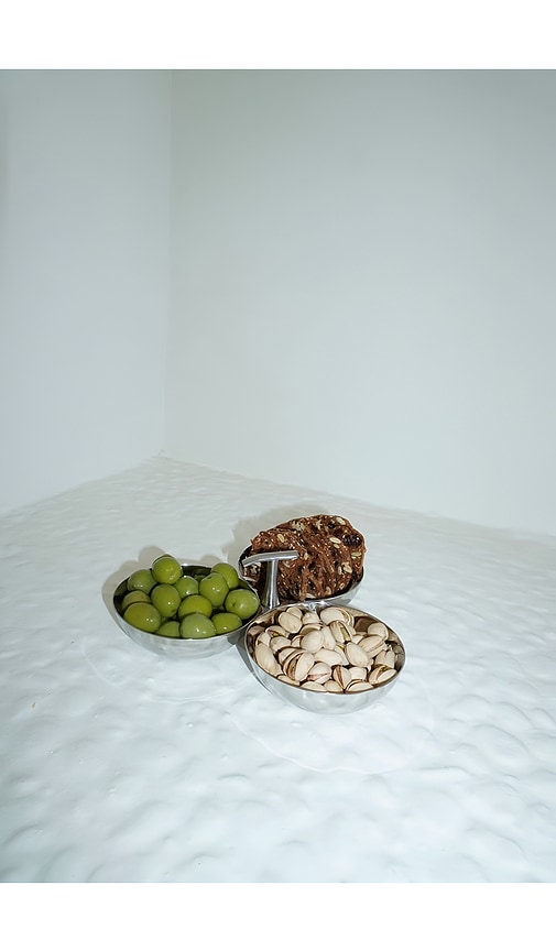  Huegah Home Martin Serviertablett Martin Serving Tray In Metallic Silver. 