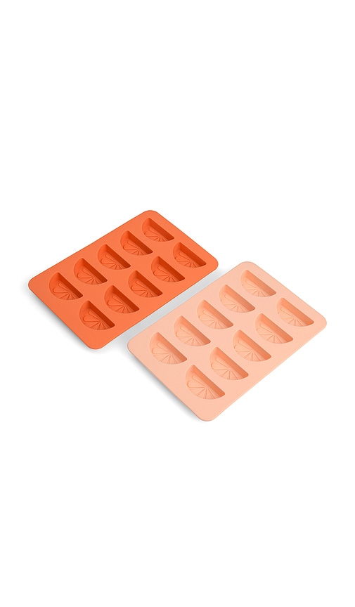 Here's How The Dotty Citrus Wedge Ice Tray
