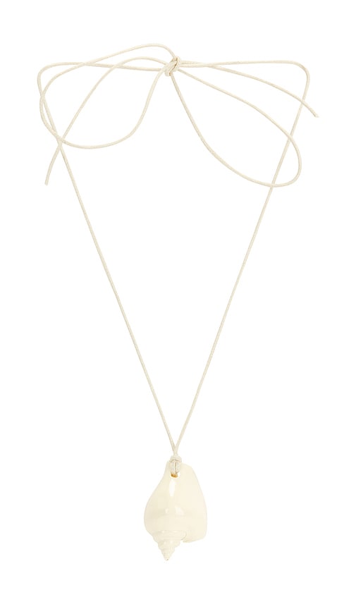 Sea Necklace in White.