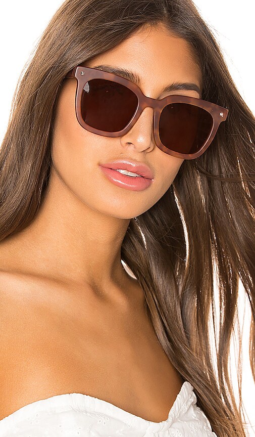 x REVOLVE Stella