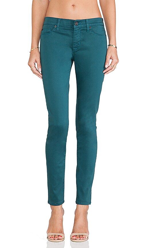 джинсы с отливом мужские. сине зеленый цвет джинсов. зелёный комплект одежды для девушки. цветные джинсы мужские. обувь под узкие джинсы.