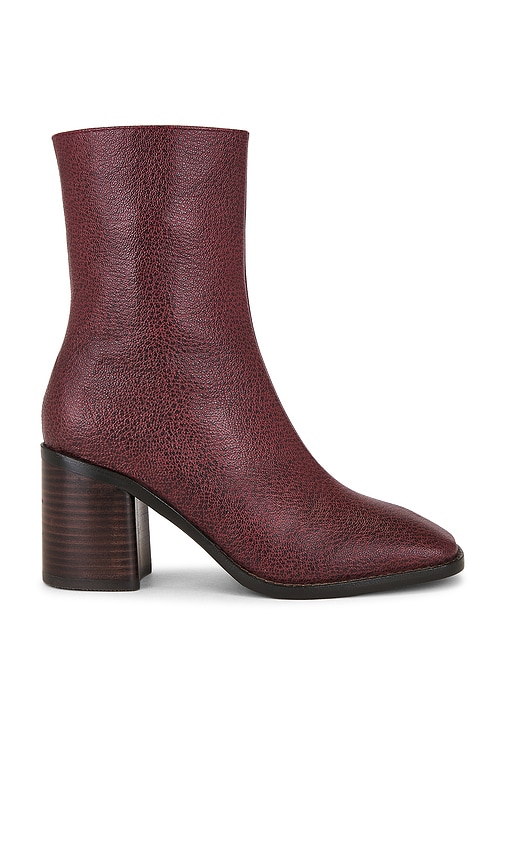 Intentionally Blank Boot Contour In Red