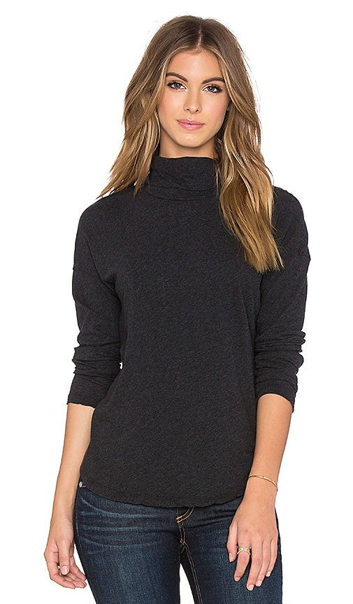 James Perse Relaxed Curve Hem Turtleneck in Heather Charcoal | REVOLVE