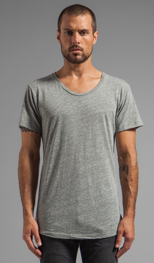 Curve U-Neck