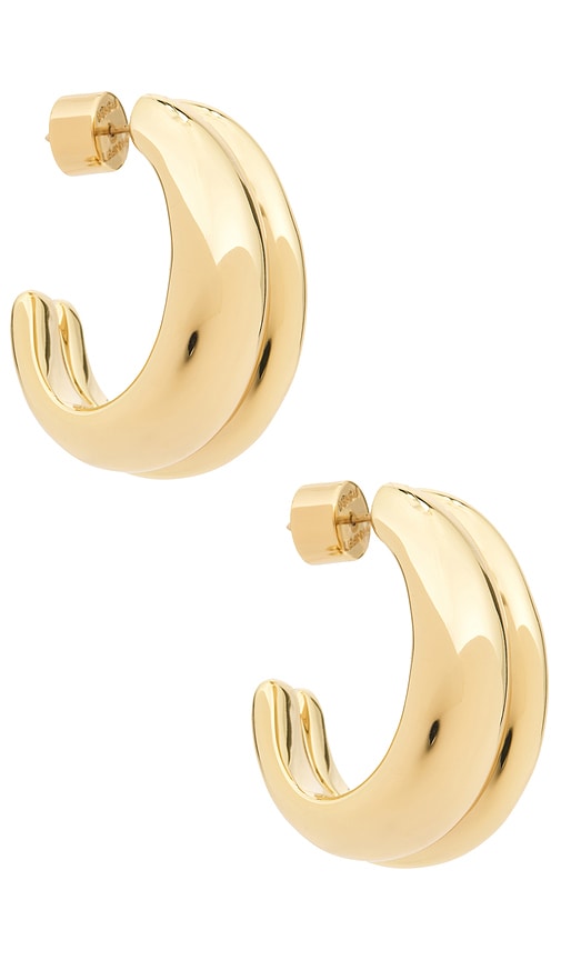 Chavez Huggies in Metallic Gold - Jennifer Fisher - Modalova