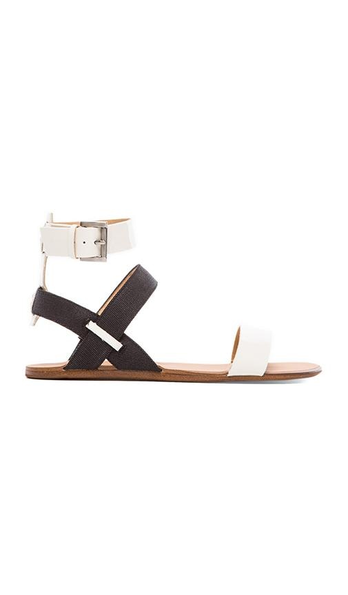 Eryn Sandal
