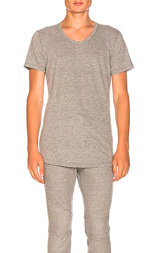 Curve U-Neck
