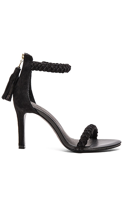Nia Heel