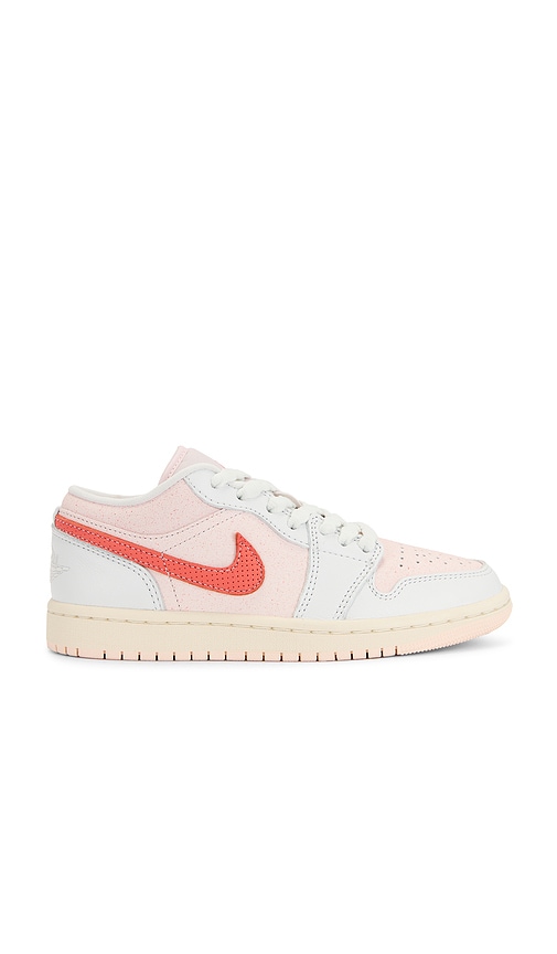 Air 1 Low Se Sneaker in Cream. - size 10 (also in 10.5, 11, 11.5, 12, 5, 5.5, 6, 6.5, 7, 7.5, 8, 8.5, 9, 9.5) - Jordan - Modalova