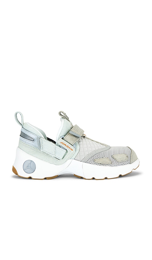 Jordan Trunner Lx Sneaker In White
