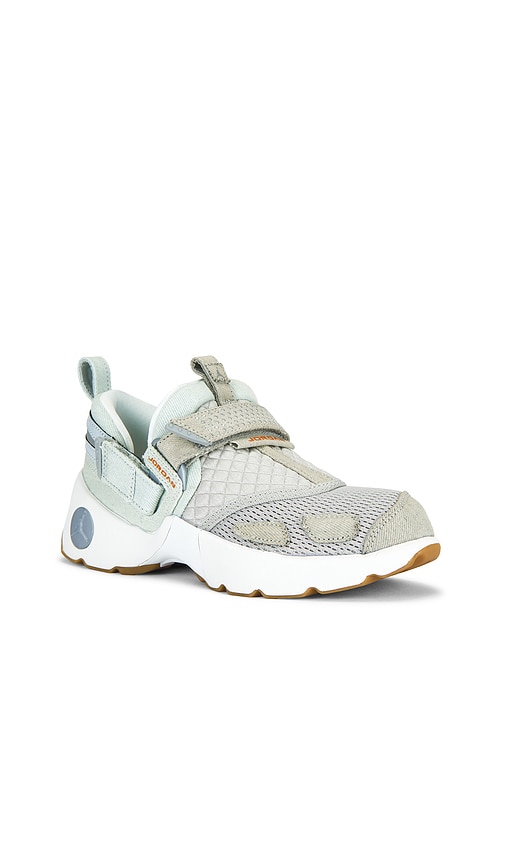 Jordan Trunner Lx Sneaker In White