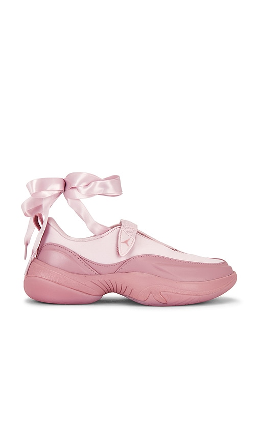Jordan Pointe Sneaker