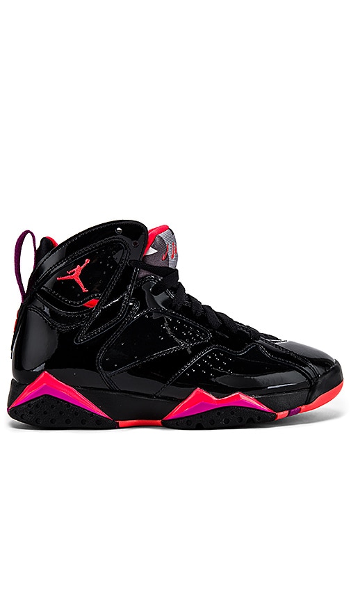 Jordan Womens Air Jordan 7 Retro Sneaker in Black \u0026 Burnt Crimson 