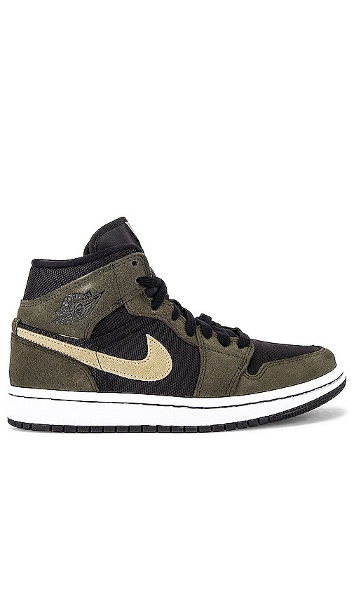 AJ 1 Mid Sneaker