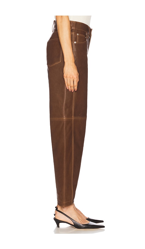  Simkhai Hose Mit Geschwungenem Bein Waldon In Brown. Größe 2. Also In 4, 6. 