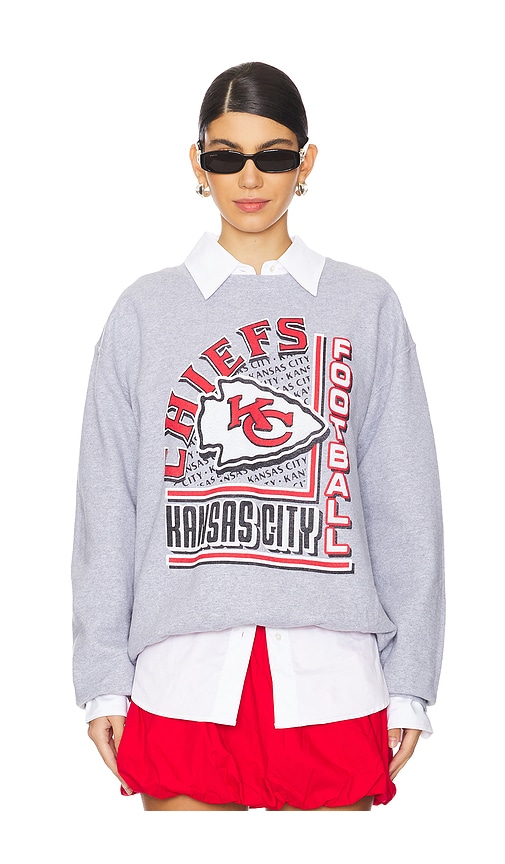 Shop Junk Food Chiefs Backfield Crewneck In 헤더 그레이